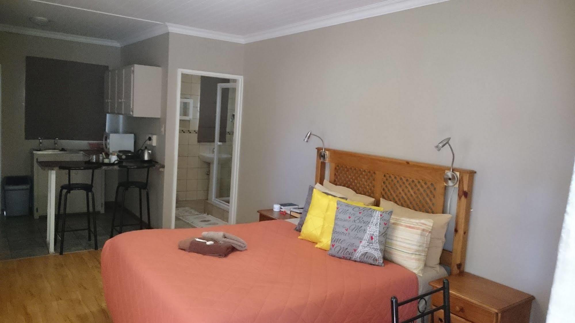 Ladybrand Guest House Экстерьер фото